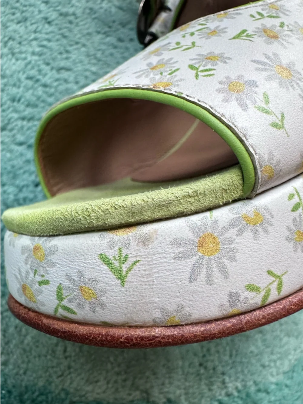 Fluevog NEARLY NEW Picnic Charleson white/green daisies buckle platform sandal-9 - Picture 13 of 16